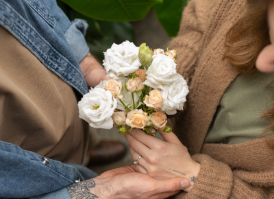 С теплым и ясным праздником, с 8 Марта!