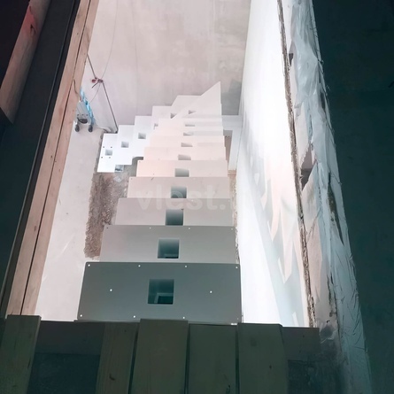 Лестница на металлокаркасе Эмма