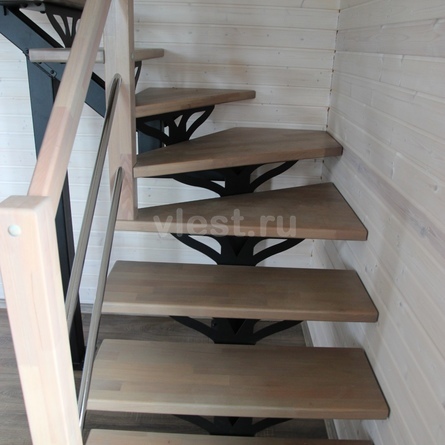 Лестница Г-образная на монокосоуре Mono Style Карина