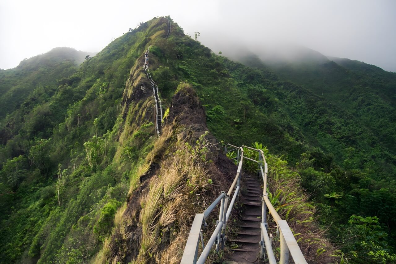 Исследуем 10 самых странных лестниц в мире