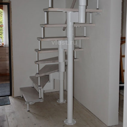 Лестница для маленького проёма второго этажа